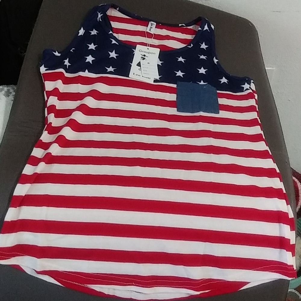 Sleeveless shirt